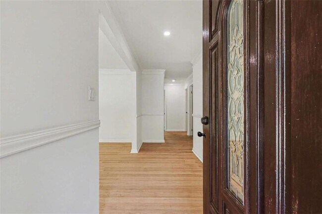 Building Photo - 3582 Cloudland Dr