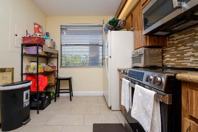 Building Photo - 3515 Village Blvd