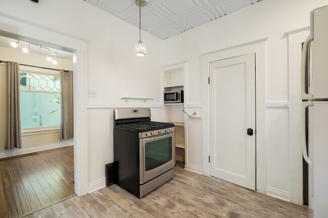Building Photo - Live in Baker! Historic 2BD Home with Garage, Yard & Simplified Utilities