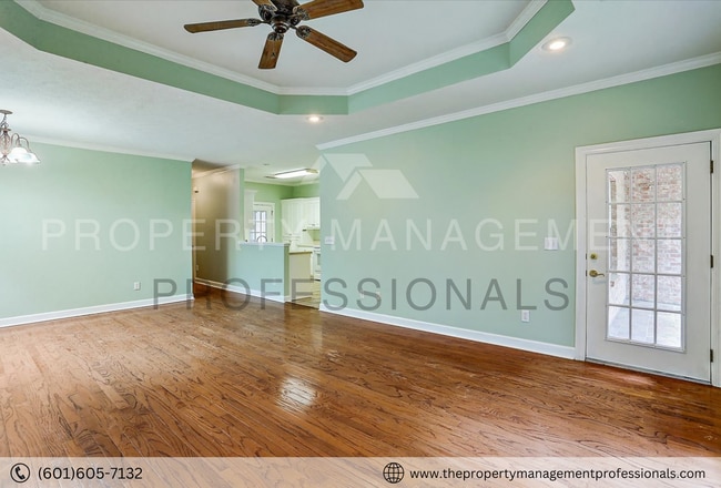 Building Photo - Cute, Comfortable and Convenient!