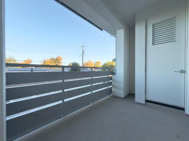 Building Photo - 1303 Besra Ter