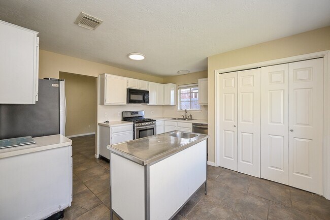 Building Photo - 22602 Willhanna Dr