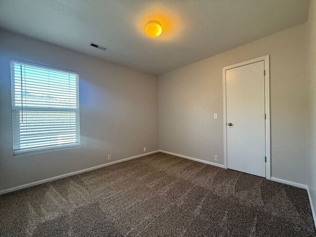 Building Photo - Stylish Comfort and Modern Living in the H...