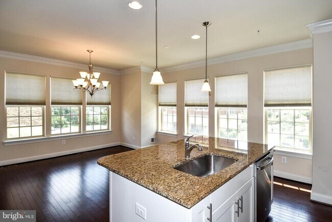 Building Photo - 810 Fair Winds Way