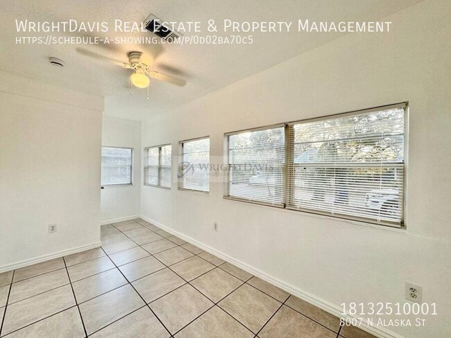 Building Photo - Beautifully Renovated 2/1 in Tampa!