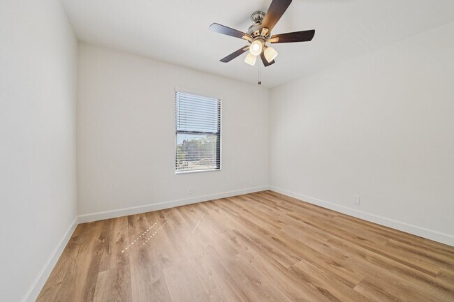 Building Photo - 3BD/2BA Apartment with Laundry In-Unit, Appliances, Tandem Parking & More | 1MO. Free OAC