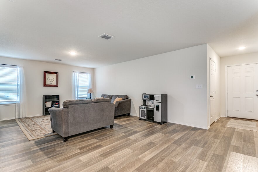 Building Photo - 6231 Fieldrun