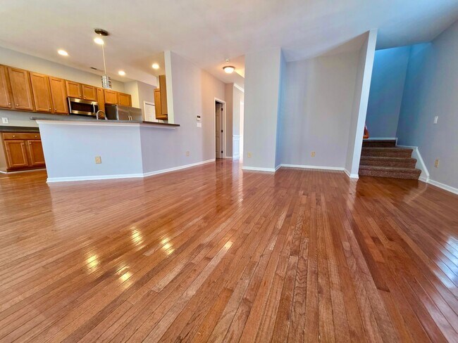 Building Photo - Elevated Four Bedroom in Rivertowne Countr...