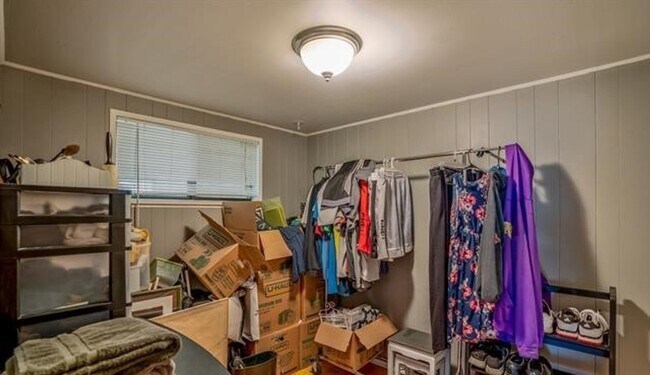 Building Photo - 1007-1011 E Lincoln Ave