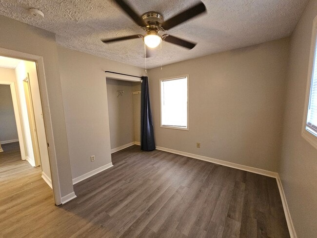 Building Photo - New Listing