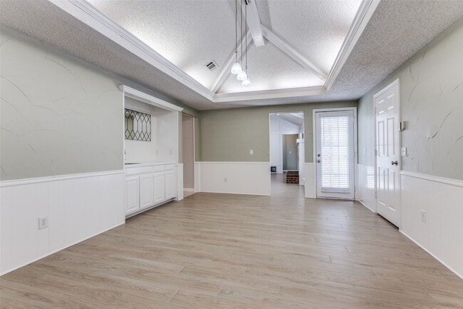Building Photo - 4444 Hartford Dr