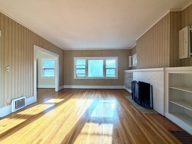 Building Photo - 0130-01