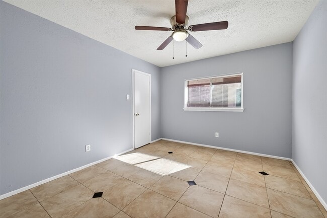 Building Photo - 1842 Freshmeadow Dr