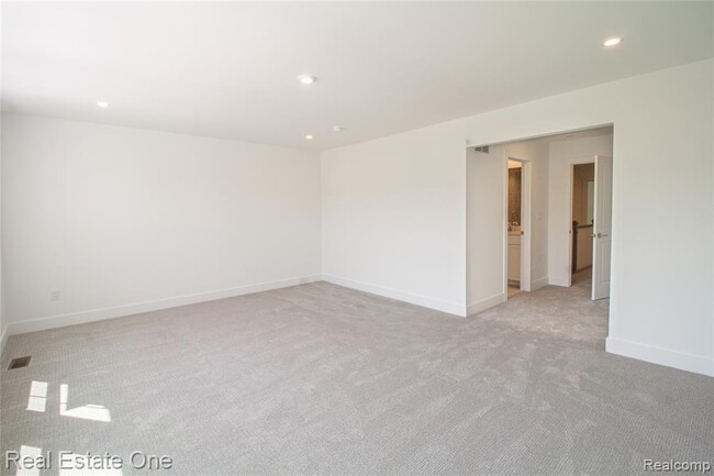 Building Photo - 49530 Coldwater Rdg Dr