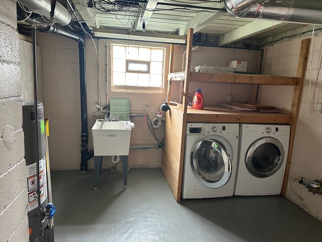 Building Photo - 2 Bedrooms 1 bath home for RENT