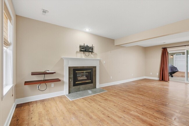 Building Photo - 420 N Village Cir