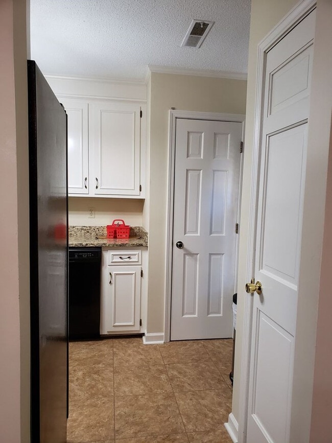 Building Photo - 2372 Orvis St