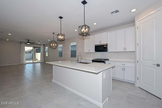 Building Photo - 17619 W Monroe St