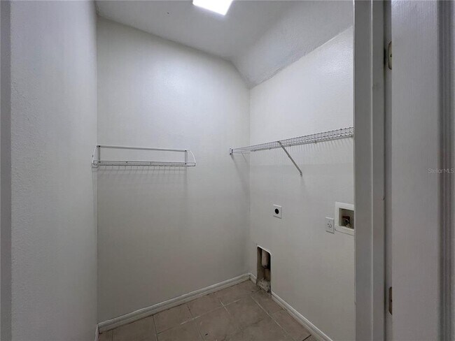 Building Photo - 554 Hiawatha Palm Pl