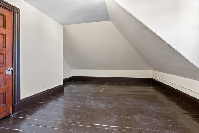 Building Photo - 327 Ashmont St