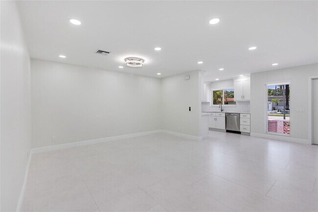 Building Photo - 4820 Tyler St