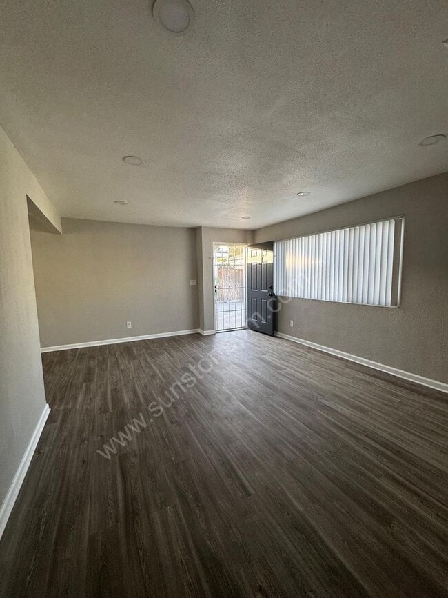 Building Photo - 1200 W 9th St