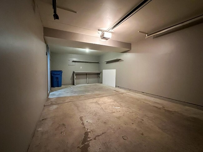 Building Photo - 2130 Essex Rd