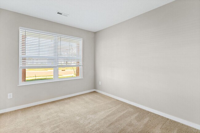 Building Photo - Now Leasing! Comfortable Family Home on Ke...