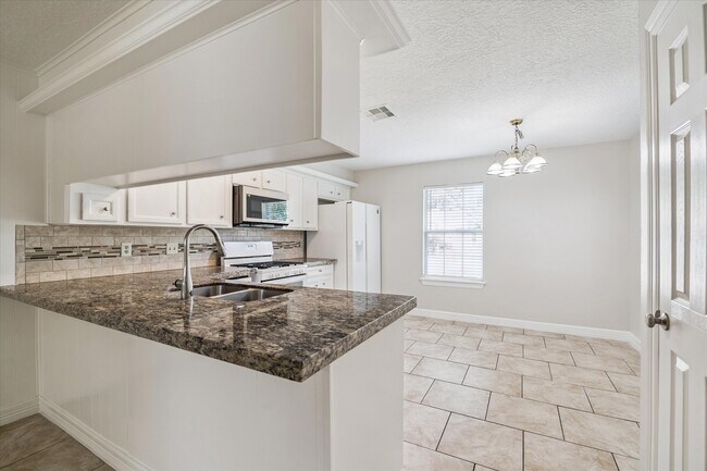 Building Photo - 23103 Berry Pine Dr
