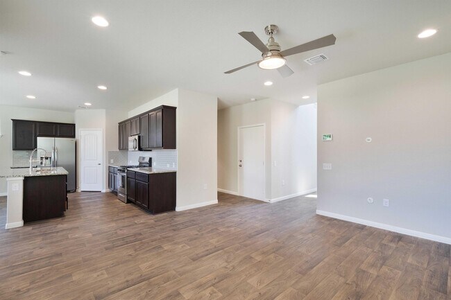 Building Photo - 1300 Anhalt Dr