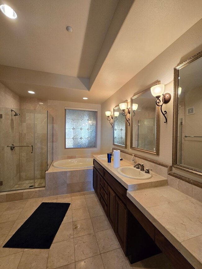 Building Photo - An Amazing Furnished 3 Bedroom Condo at La...