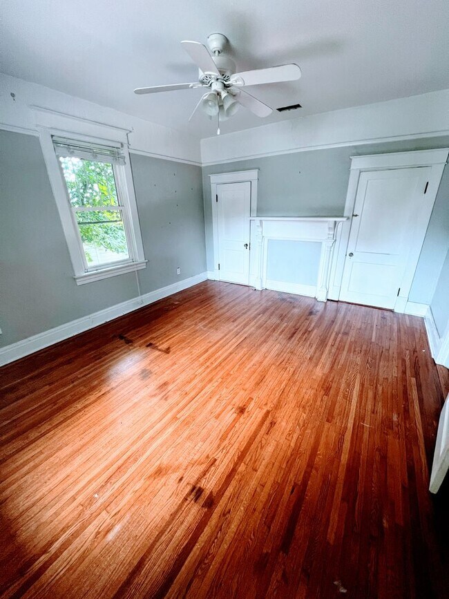 Building Photo - 4 Bedroom House in Lynchburg