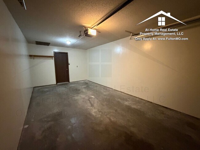 Building Photo - 617 Westview Dr