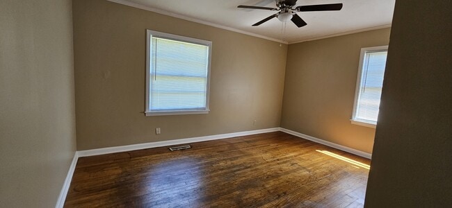 Building Photo - 2004 Roebuck St