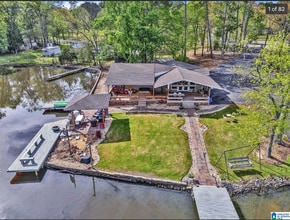 Building Photo - 146 Shore Dr