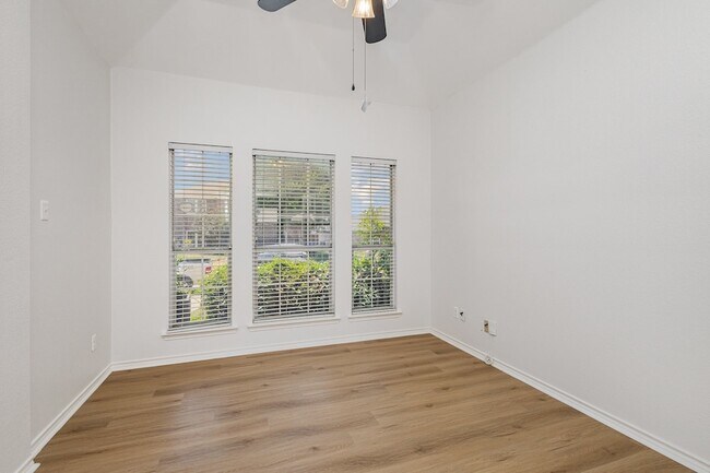 Building Photo - 745 Amhurst Ct