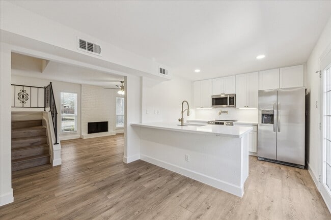 Building Photo - 1525 Bonanza Rd