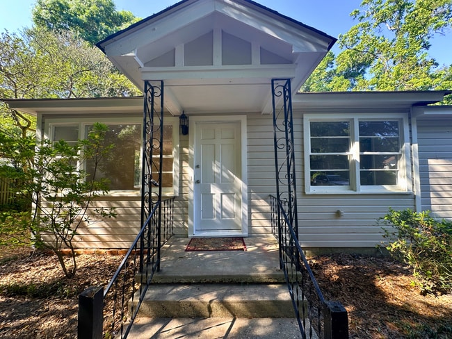 Building Photo - 5207 Azalea Cir S