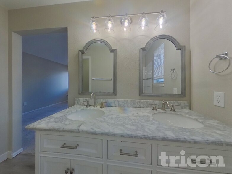 Building Photo - 1448 Sunnyside St