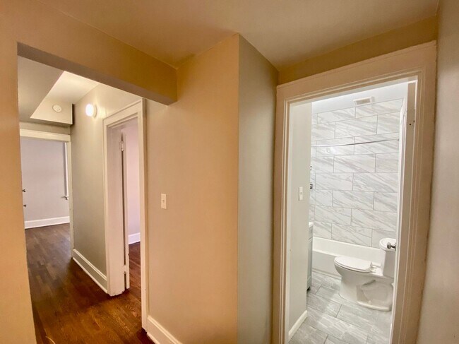 Building Photo - 1029 Dana Apts