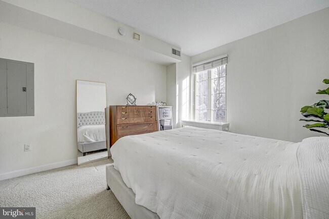 Building Photo - 1441 Rhode Island Ave NW