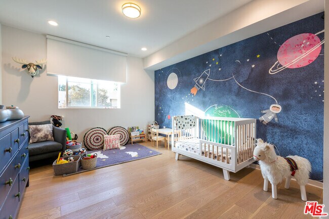 Building Photo - 4240 Laurel Canyon Blvd