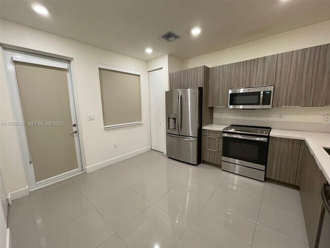 Building Photo - 6416 NW 102nd Ct