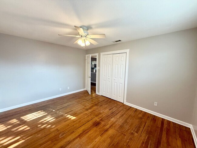 Building Photo - 207 Estates Dr