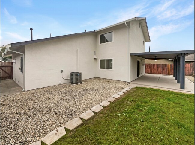 Building Photo - 7952 Summerplace Dr