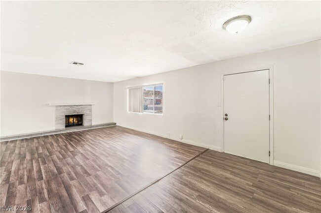 Building Photo - 4960 E Mohave Ave