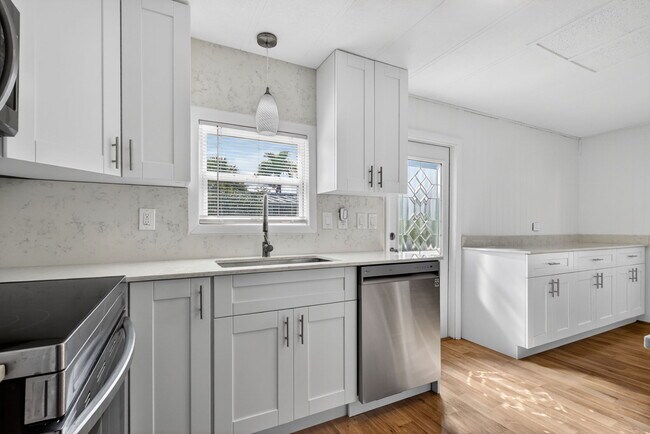 Building Photo - 65 Relaxed Cir