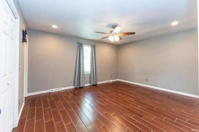 Building Photo - 7122 Woods Dr