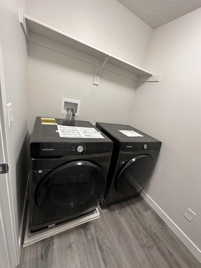 Building Photo - 121 N Independence Way