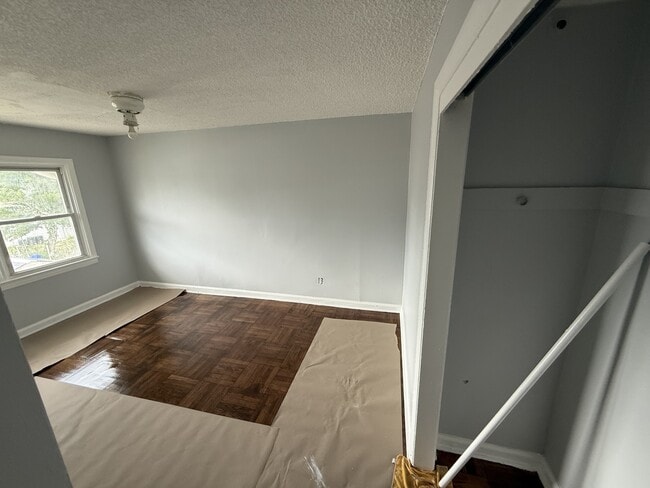 Building Photo - 906 Alcyon Dr